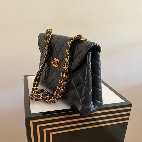 Super Rare Vintage 1994-1996 Chanel Medium Large Lambskin Flap Bag - Picture 4 of 12